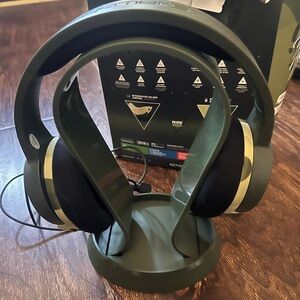 PC Accessory: Wired Headset - 4Gamers Panther Headset with Stand - Wave Forest: